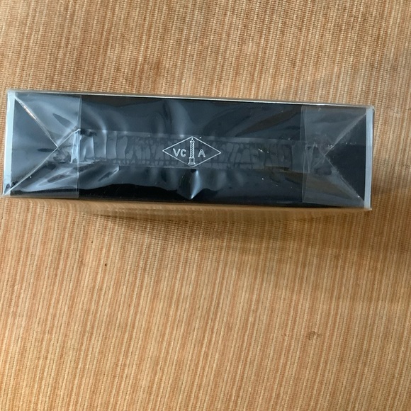 Van Cleef & Arpels in New York Eau de Toilette with Black Cityscape 4.2 OZ. - Picture 4 of 8